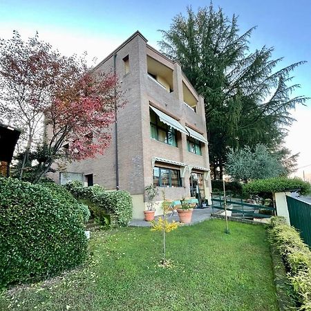 Hotel Visconti Cardano Al Campo Exterior foto